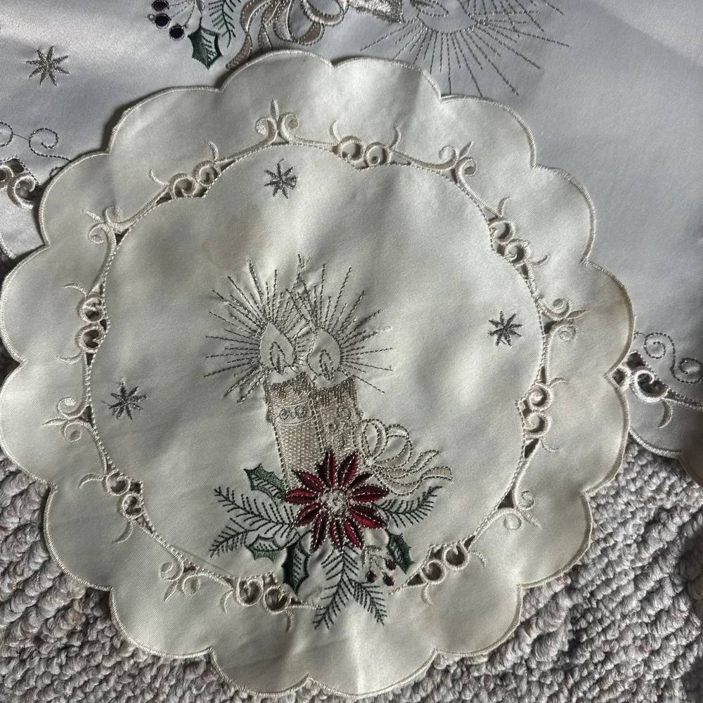 Vintage Christmas 6 Placemats and 1 Table Runner - candle poinsettias